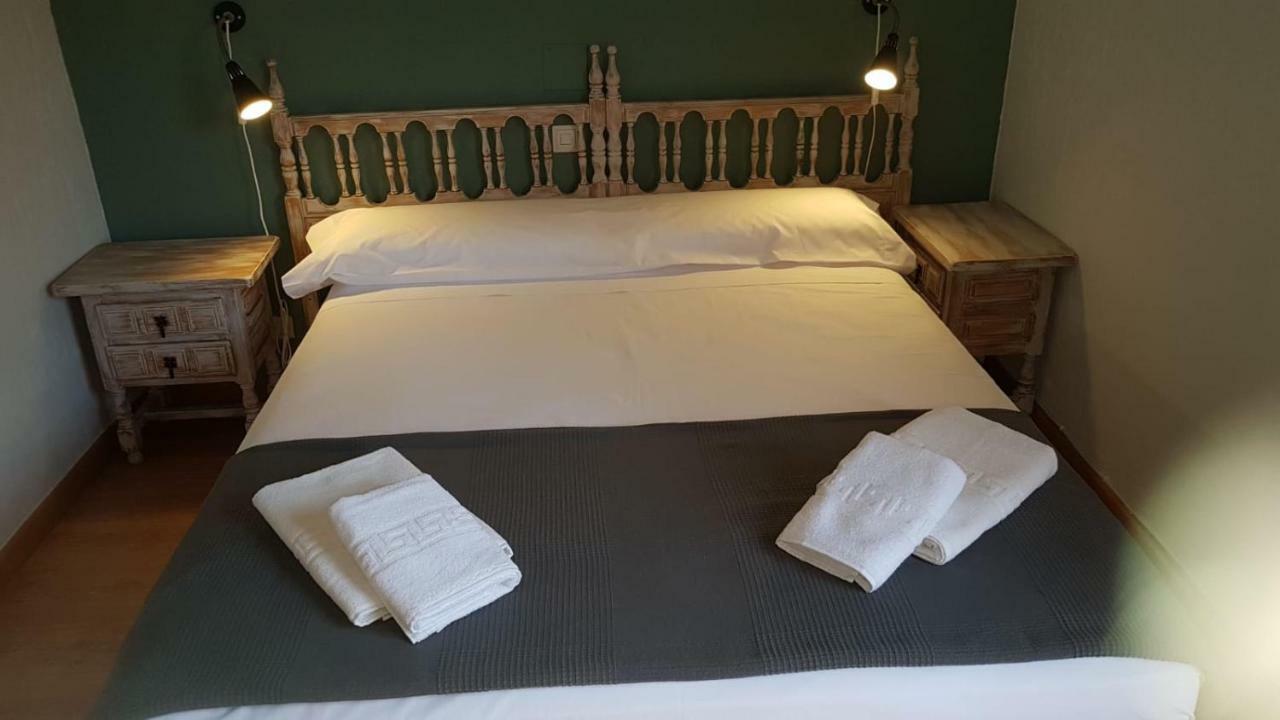 Hostal Becerril Becerril de la Sierra Luaran gambar