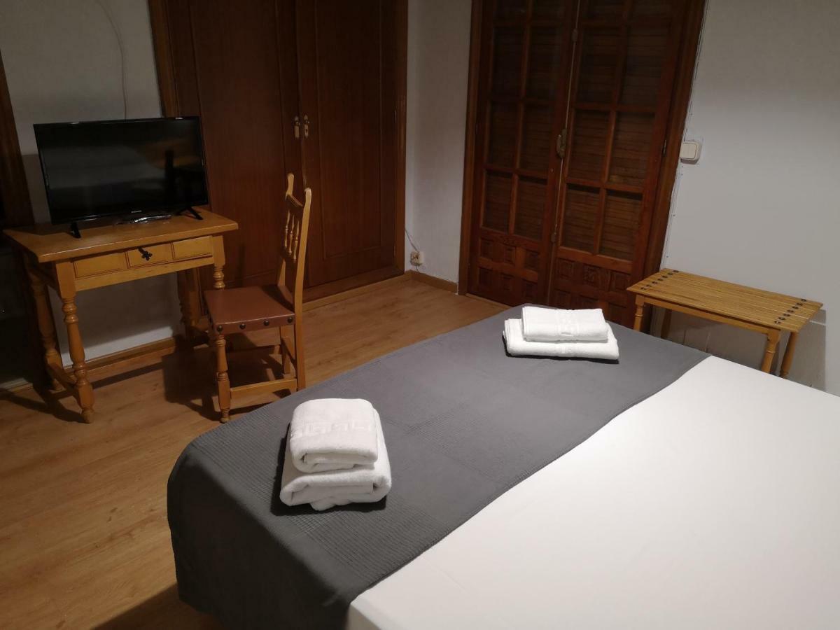 Hostal Becerril Becerril de la Sierra Luaran gambar