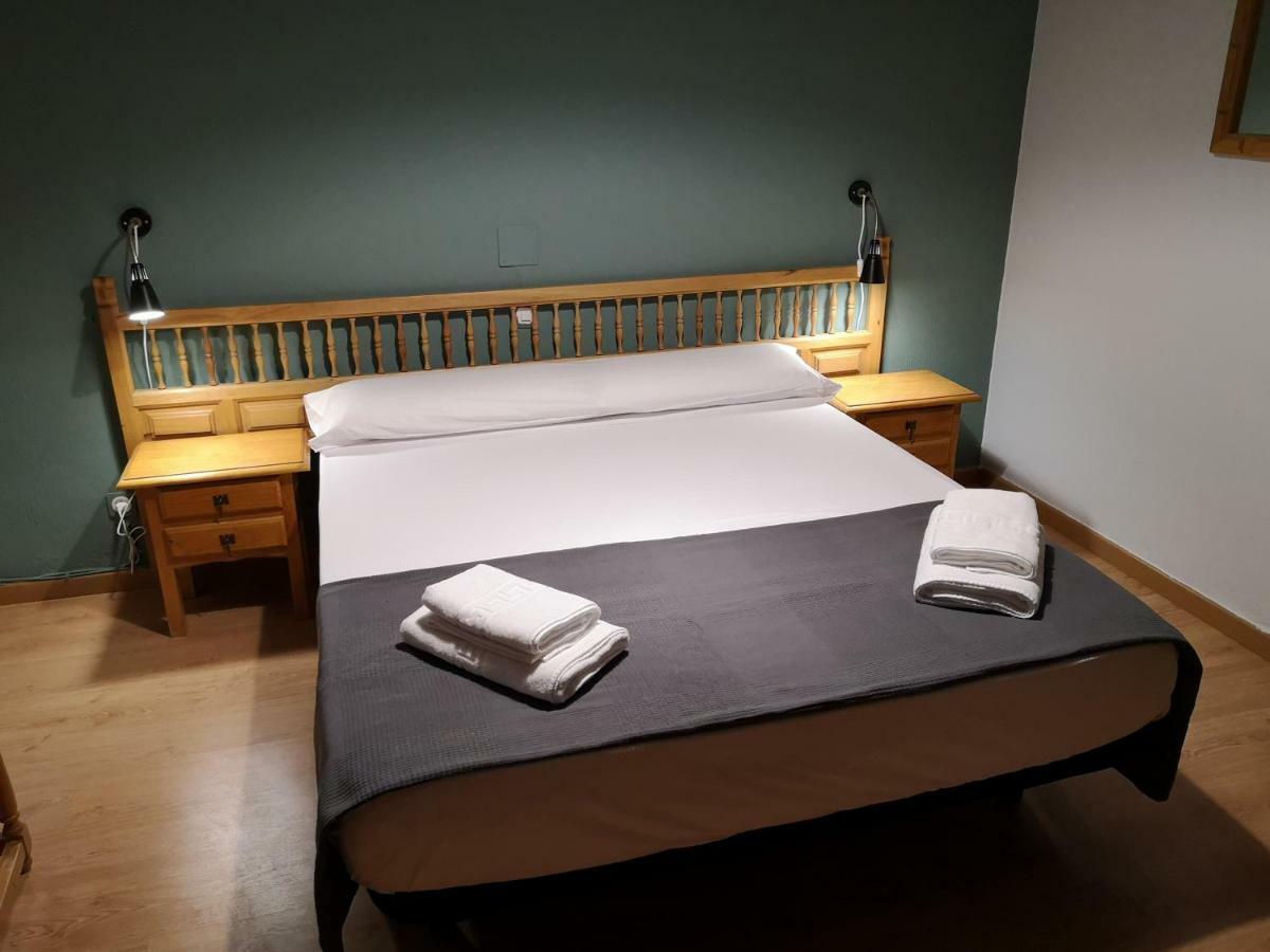 Hostal Becerril Becerril de la Sierra Luaran gambar